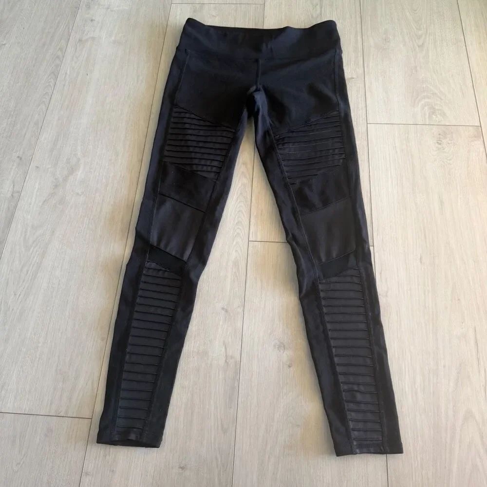 Alo womens black leggings size M